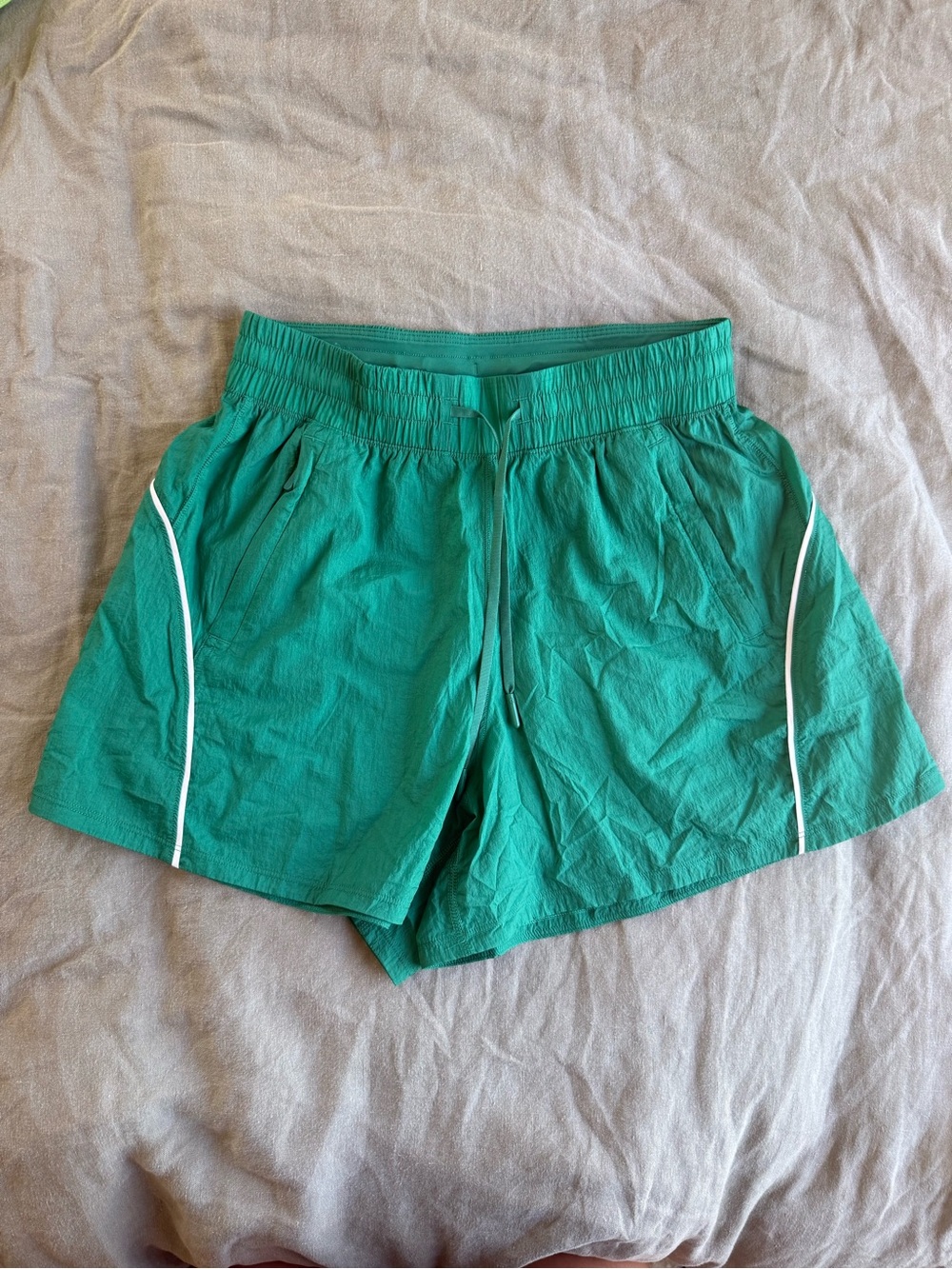 Lululemon License To Train High-Rise Lightweight Short Size 4